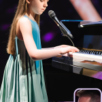 13-Year-Old Emma Moves Audience to Tears with Heartfelt Piano Tribute to Late Parents