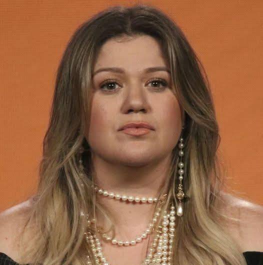 Kelly Clarkson Defends Spanking as a Parenting Choice: A Controversial Approach to Discipline