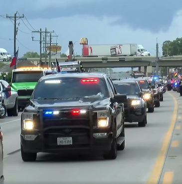 🖖🏻 This is the escort for 21 year old Claire Reese Manchaca as she approached Conroe. Montgomery County first responders, friends,