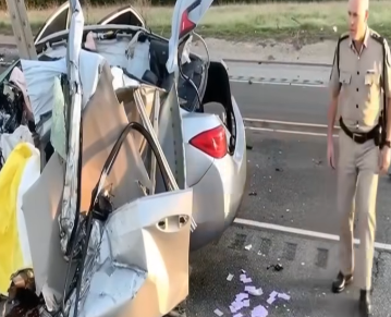 Movie legend has died today in a tragic car acci dent. He was driving alone when he smashed into a tree. Read full story: 👇