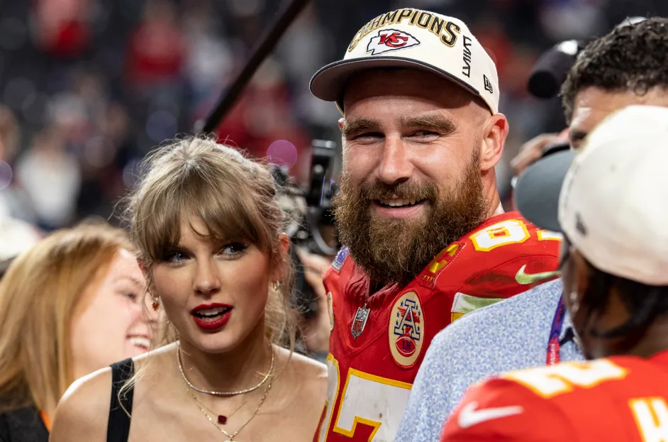 BREAKING NEWS: Taylor Swift, Travis Kelce’s fiance, has appeared in Texas to adopt a 3-year-old baby whose mother and father were swept away in the recent terrible flood. When she saw the baby’s picture on social media, she immediately flew to Texas on a private plane and what she did next left everyone stunned.